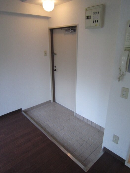 物件内観写真13　(玄関)