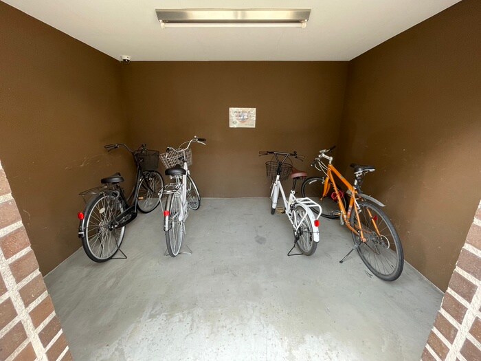 物件外観写真5　(駐輪場)