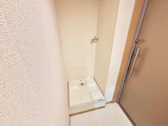 物件内観写真18　(洗濯機置場)