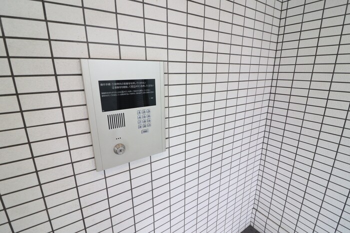 物件外観写真4　(エントランス部分)