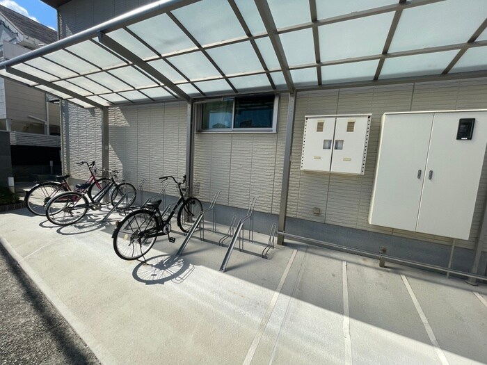 物件外観写真4　(駐輪場)