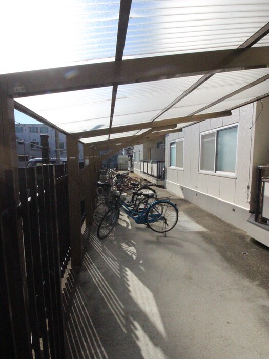 物件外観写真4　(駐輪場)