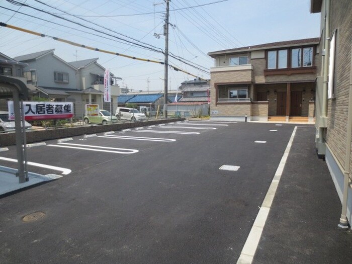 物件外観写真4　(駐車場)