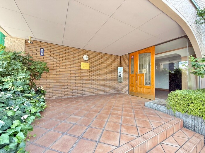 物件外観写真3　(エントランス部分)