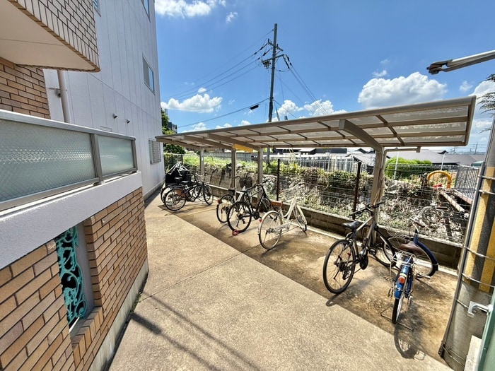 物件外観写真5　(駐輪場)