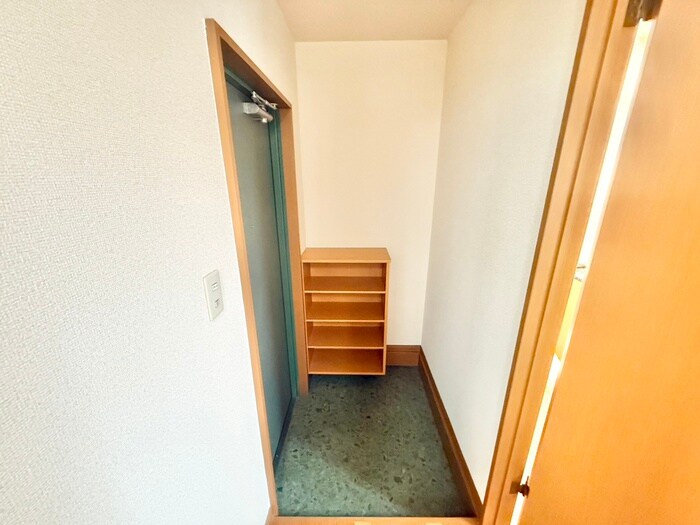 物件内観写真16　(玄関)