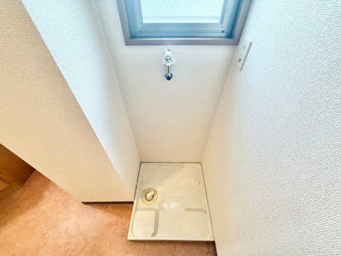 物件内観写真18　(洗濯機置場)