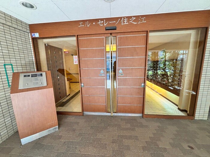 物件外観写真2　(エントランス部分)