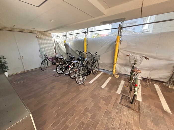物件外観写真3　(駐輪場)