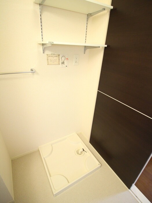 物件内観写真14　(洗濯機置場)