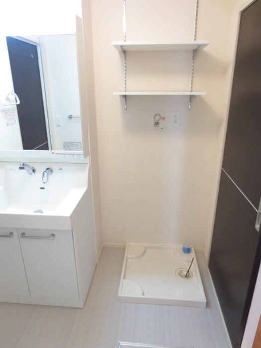 物件内観写真15　(洗濯機置場)