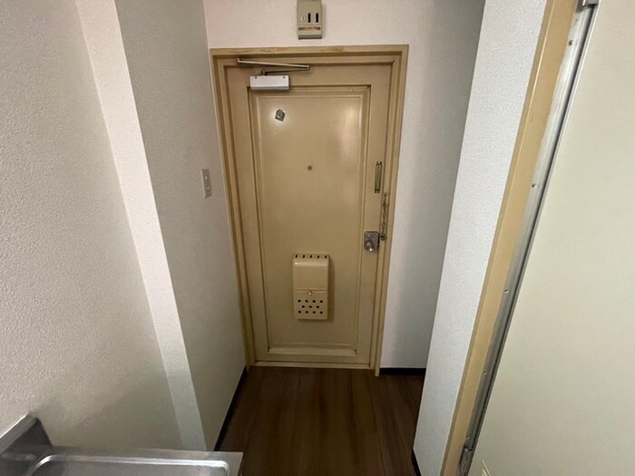 物件内観写真7　(玄関)