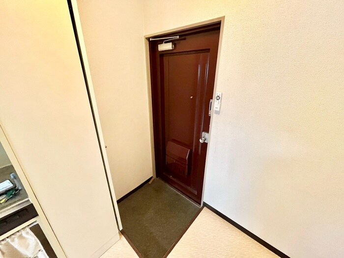 物件内観写真10　(玄関)