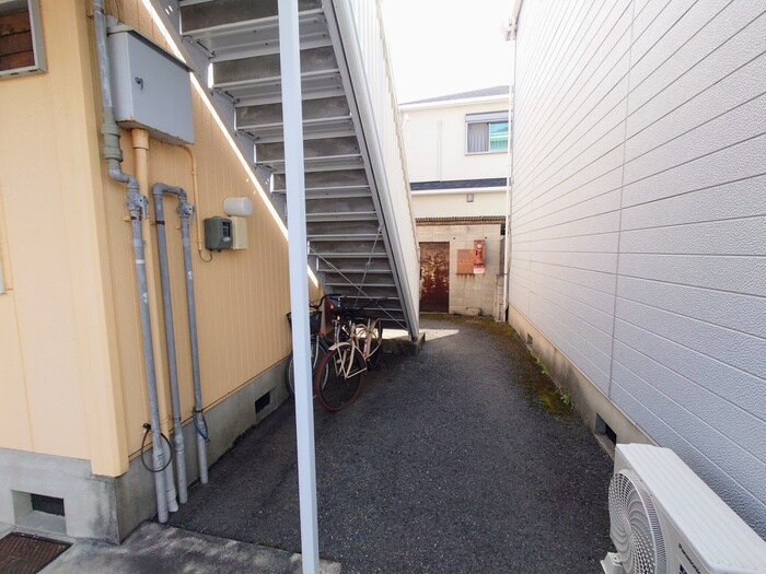 物件外観写真3　(エントランス部分)