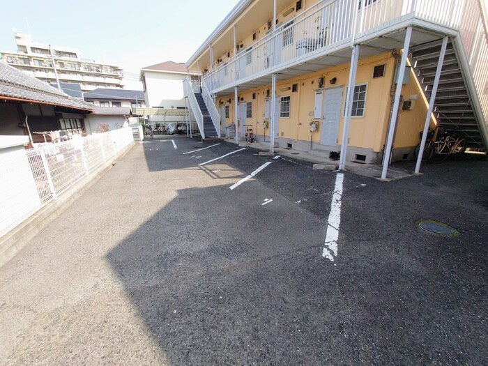 物件外観写真4　(駐車場)