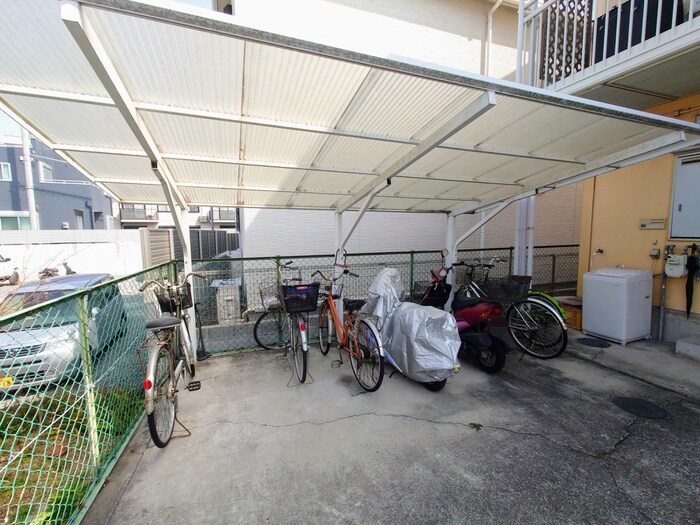 物件外観写真5　(駐輪場)