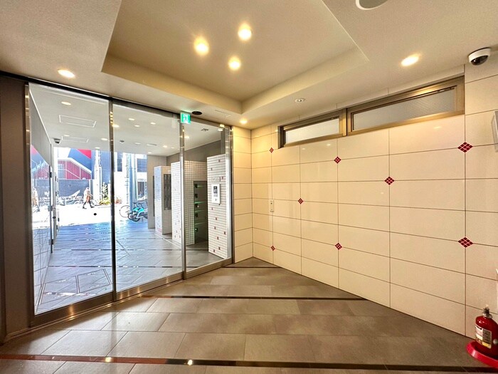 物件外観写真5　(エントランス部分)