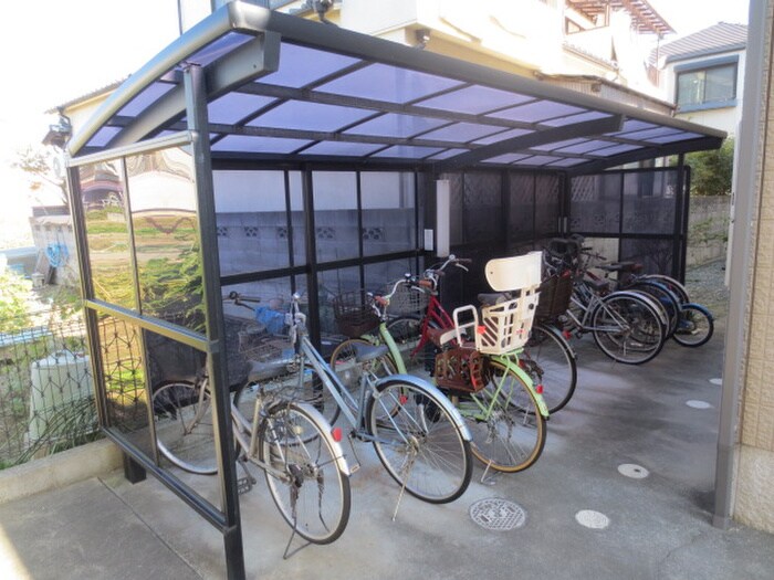 物件外観写真3　(駐輪場)