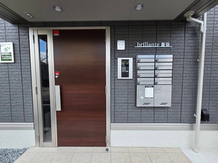 物件外観写真3　(エントランス部分)