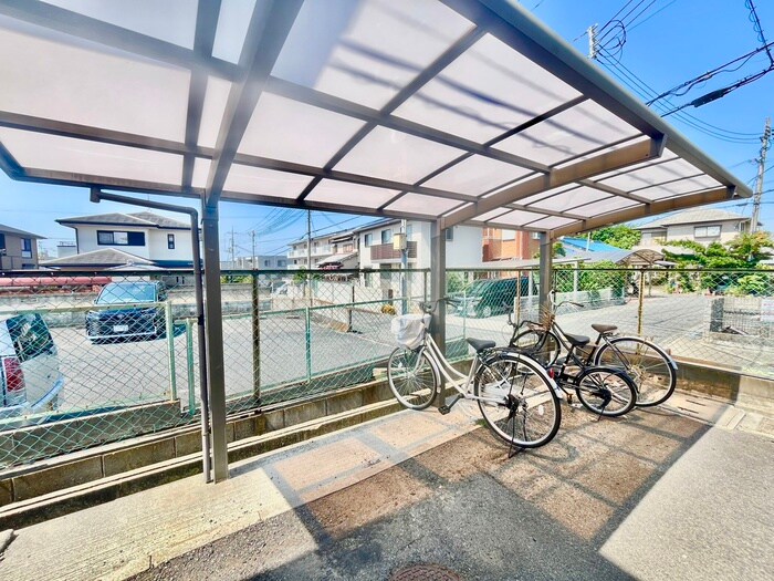 物件外観写真5　(駐輪場)