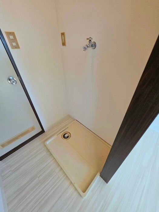 物件内観写真10　(洗濯機置場)