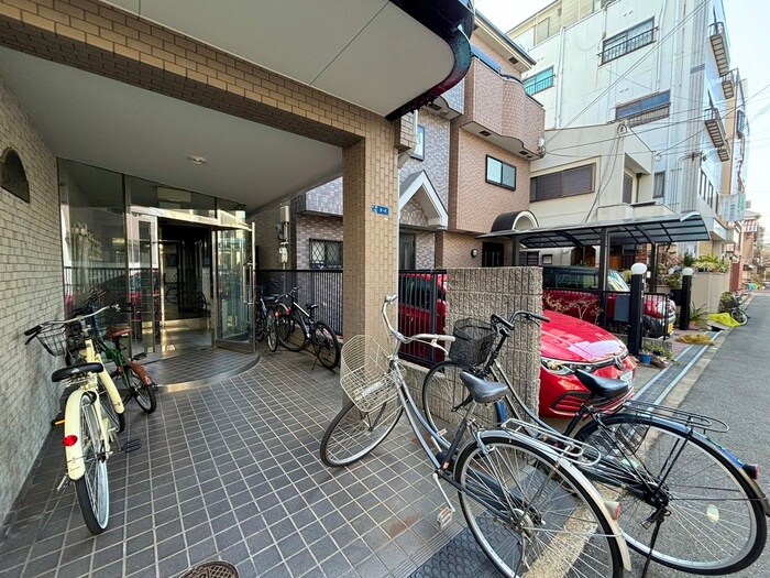 物件外観写真4　(駐輪場)