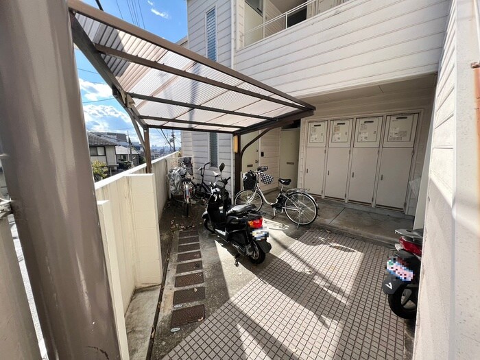 物件外観写真3　(駐輪場)