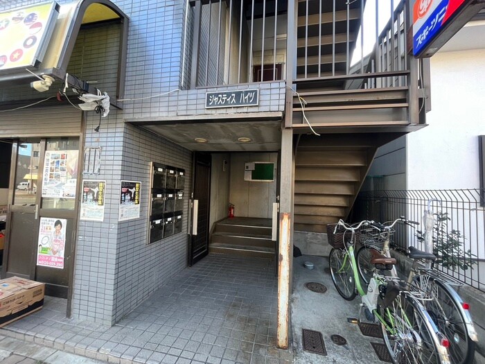 物件外観写真2　(エントランス部分)