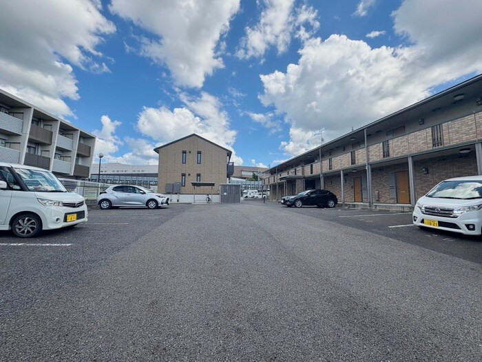 物件外観写真2　(駐車場)