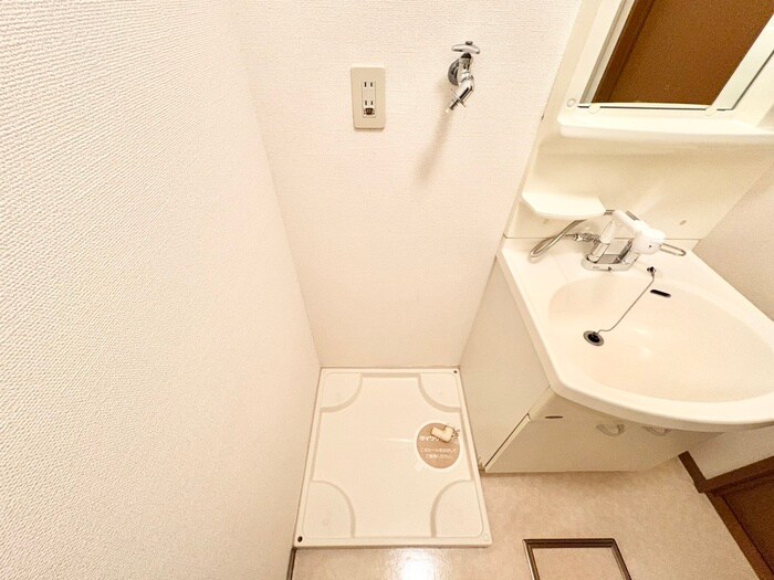 物件内観写真13　(洗濯機置場)