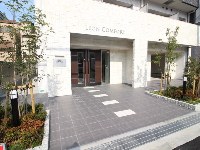 物件外観写真3　(エントランス部分)