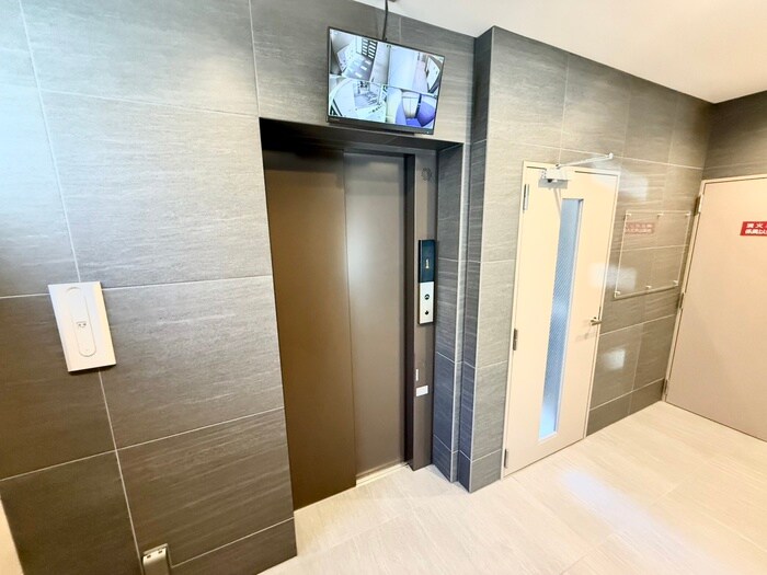 物件外観写真5　(エントランス部分)