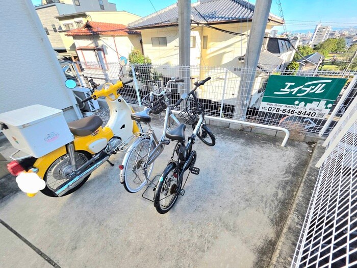 物件外観写真5　(駐輪場)