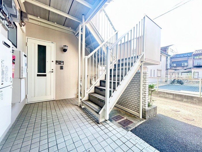 物件外観写真3　(エントランス部分)