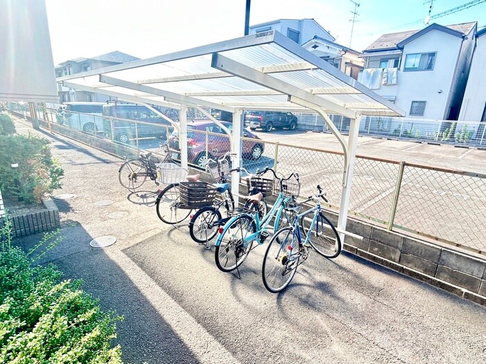 物件外観写真4　(駐輪場)