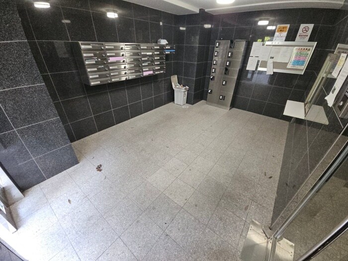 ヒルズ八尾本町のエントランス部分