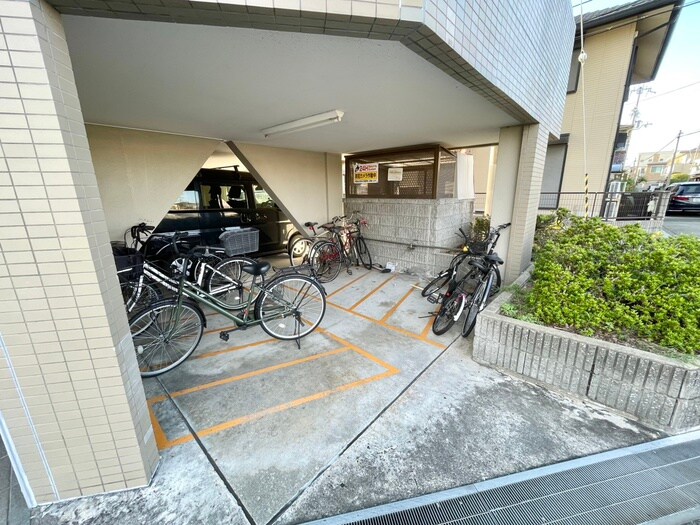 物件外観写真5　(駐輪場)