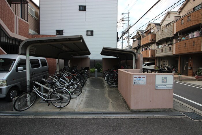 物件外観写真2　(駐輪場)