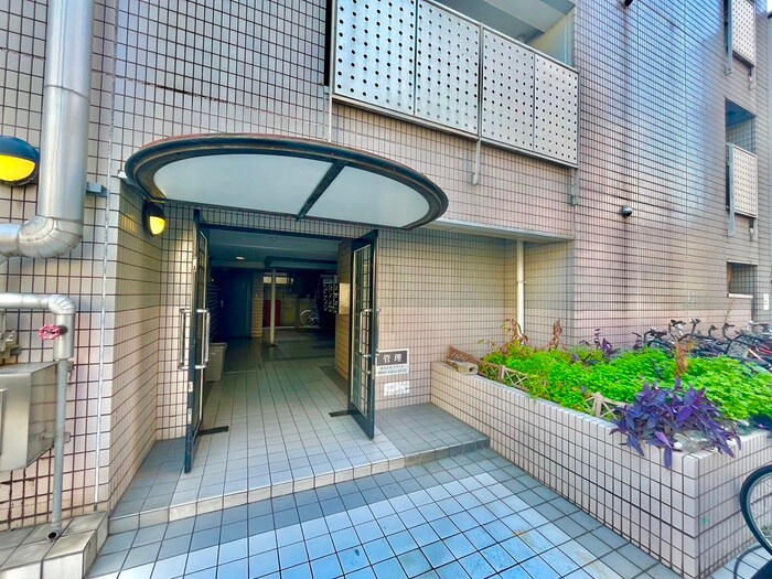 物件外観写真4　(エントランス部分)