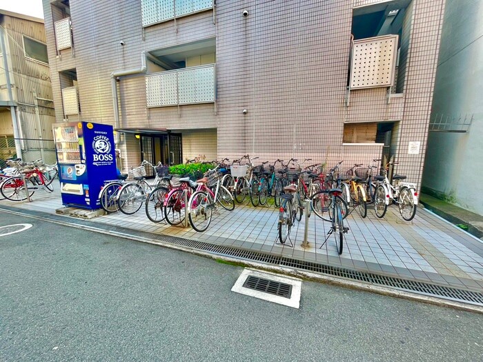 物件外観写真6　(駐輪場)