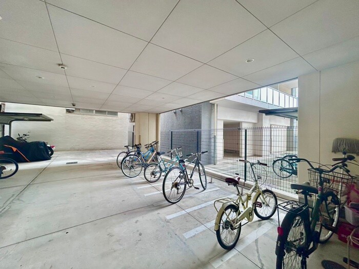 物件外観写真3　(駐輪場)