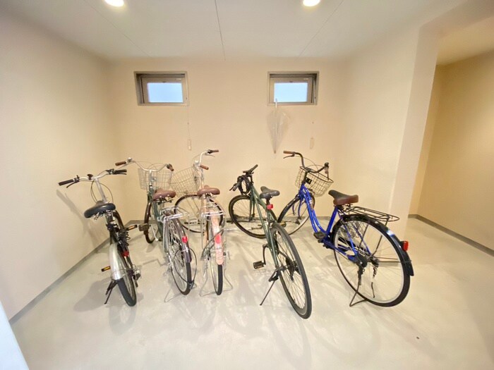 物件外観写真4　(駐輪場)