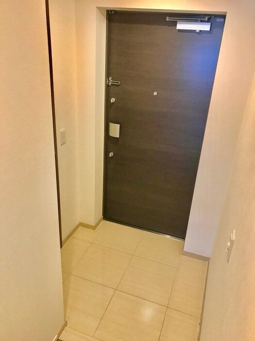 物件内観写真7　(玄関)