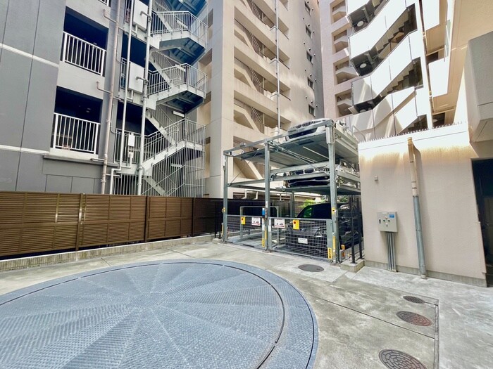 物件外観写真4　(駐車場)