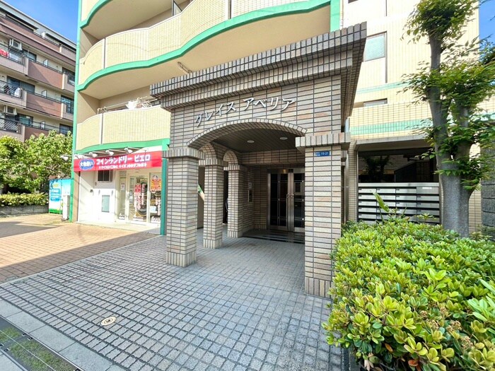 物件外観写真2　(エントランス部分)