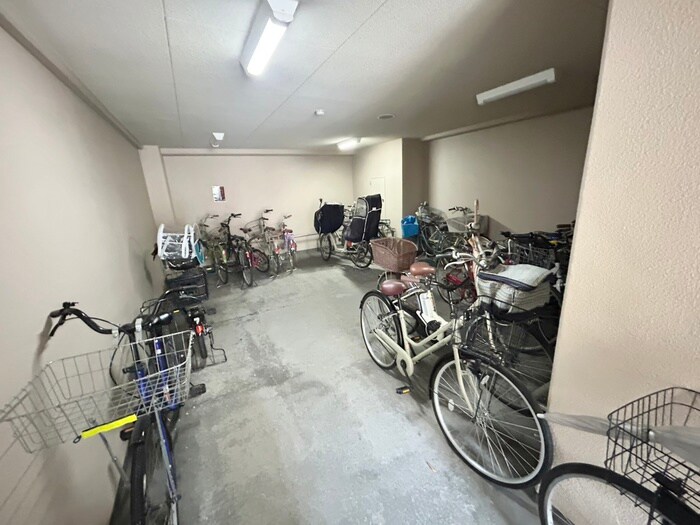 物件外観写真5　(駐輪場)