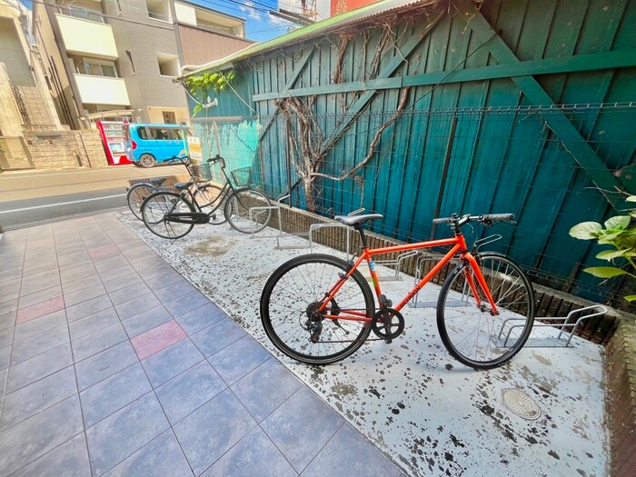物件外観写真3　(駐輪場)