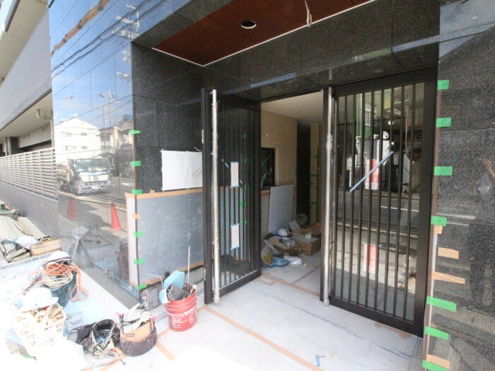 物件外観写真2　(エントランス部分)