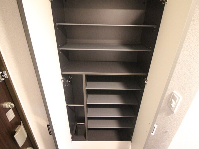 物件内観写真5　(靴箱)