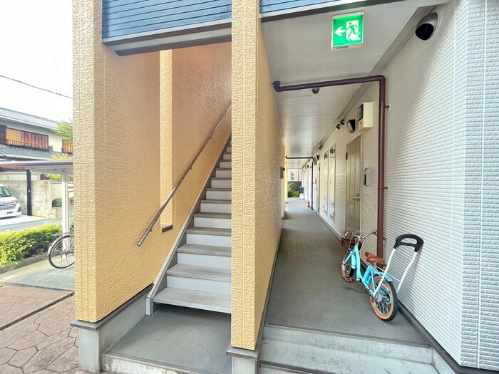 物件外観写真6　(エントランス部分)